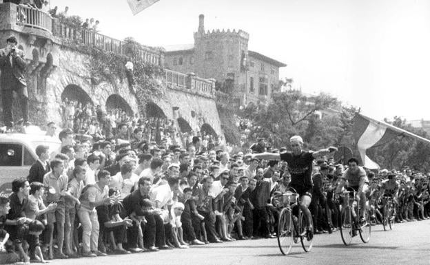 Imagen principal - Imagen de una edición del Circuito de Getxo en los años sesenta, con la meta en Arriluce. 