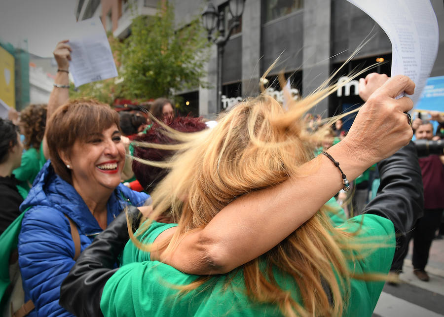 ELA reúne a las empleadas ante el CRL en el día de la firma oficial del convenio con las tres patronales del sector, que pone fin a dos años de conflicto laboral