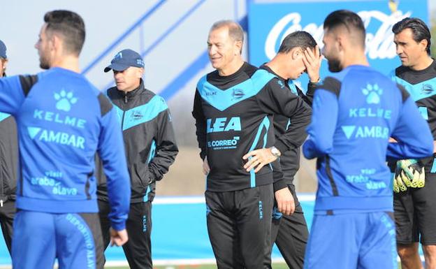 De Biasi, durante el entrenamiento albiazul, este viernes. 