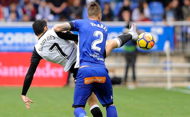 Vigaray junto al valencianista Guedes.