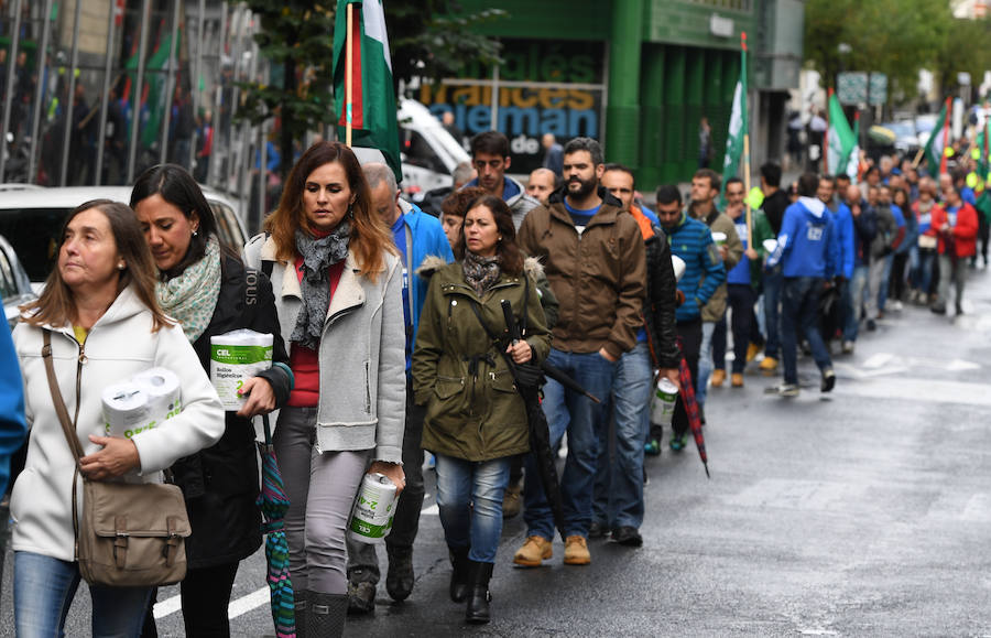Cadena humana en Bilbao para mantener los empleos en CEL