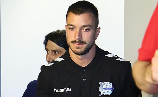 Héctor Hernández, en su presentación como albiazul. 