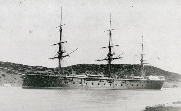 La fragata Vitoria, en el puerto de Mahón en 1885. 