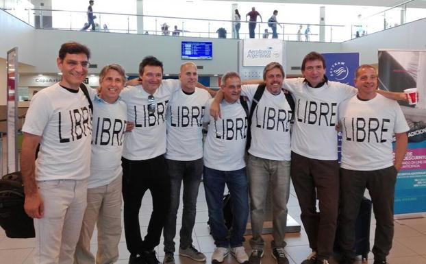 El grupo de amigos argentinos viajó a Nueva York a celebrar los 30 años de su graduación.