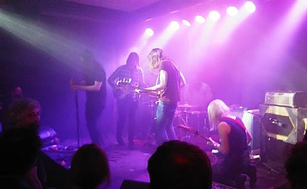 Los cinco Telescopes intuidos en un viaje a la barra.