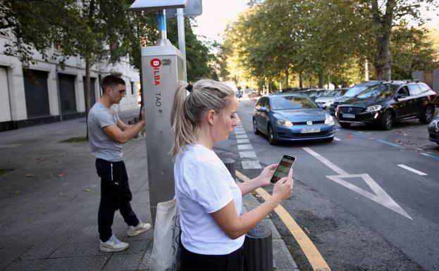 La nueva OTA arrancó en enero con un renovado software en los parquímetros y permite pagar el aparcamiento desde el móvil con una App instaurada en julio. 