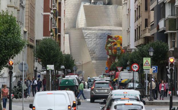 La obras de peatonalización en la calle Iparragirre comenzarán el próximo verano.