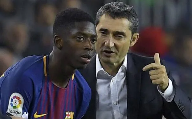 Ousmane Dembélé, junto a Ernesto Valverde. 