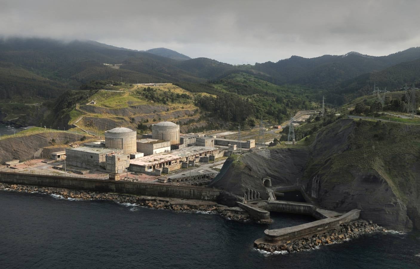 La antigua central nuclear de Lemoiz, en imágenes