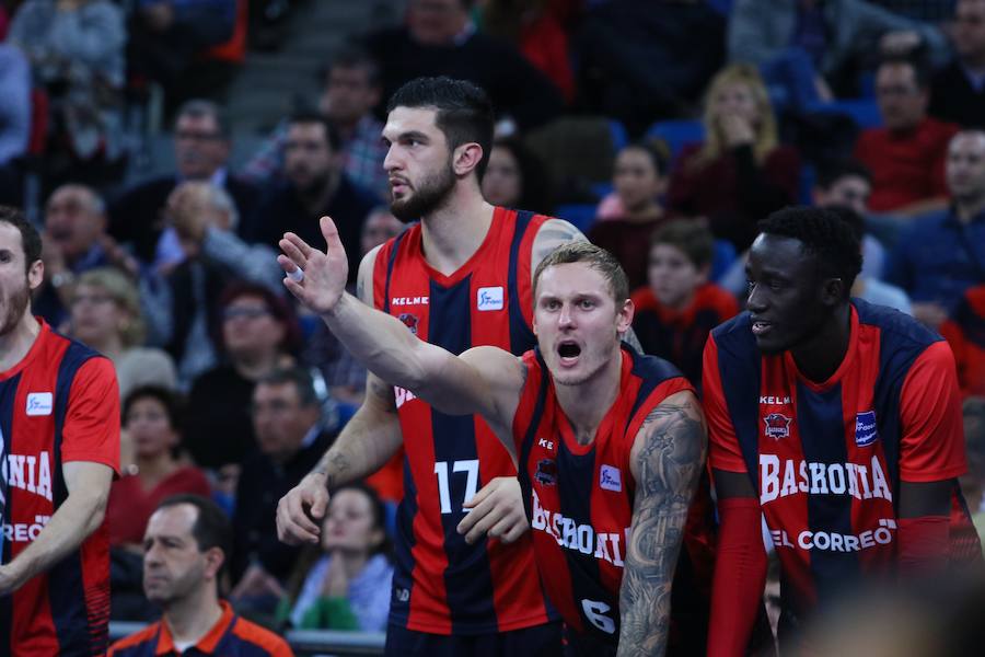 Las mejores imágenes del partido Baskonia - Joventut de la Liga Endesa 2017/2018.