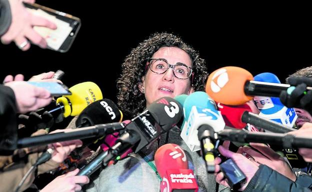 Marta Rovira atendió a los medios de comunicación en Bruselas tras reunirse con Puigdemont.
