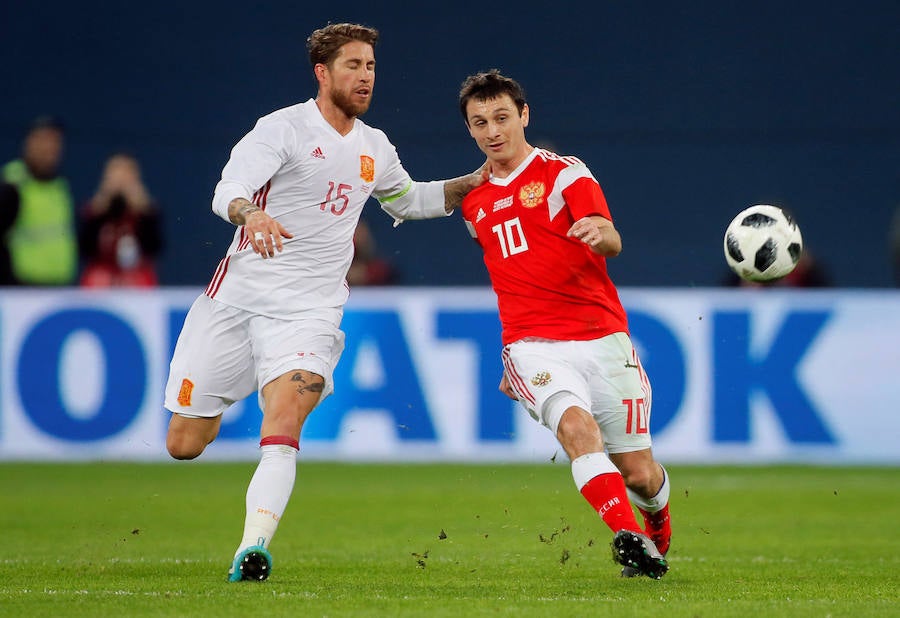 La selección española empató ante Rusia (3-3) en el amistoso disputado en la ciudad de San Petersburgo. Jordi Alba abrió la lata de cabeza y Sergio Ramos anotó dos polémicas penas máximas para los de Lopetegui. Aleksey Miranchuk y Smolov, en dos ocasiones, dieron el empate a los locales.