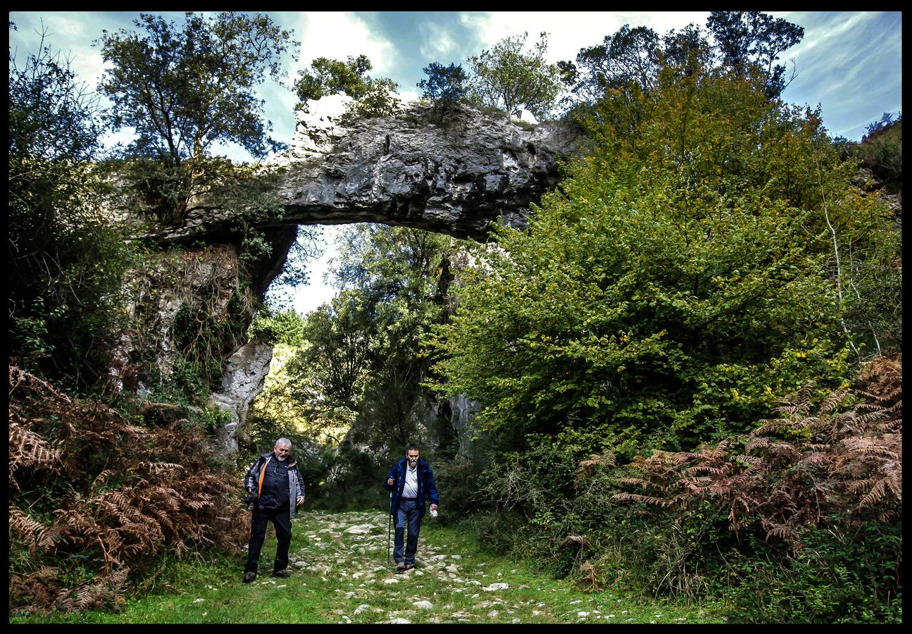 El Gobierno vasco protege las cavernas de Baltzola y Axlor, en Dima, mediante la declaración de Bien de Interés Cultural