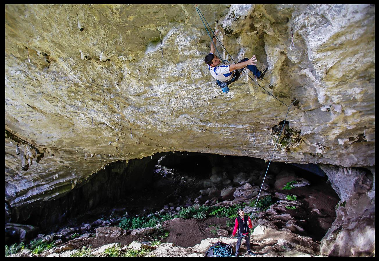 El Gobierno vasco protege las cavernas de Baltzola y Axlor, en Dima, mediante la declaración de Bien de Interés Cultural