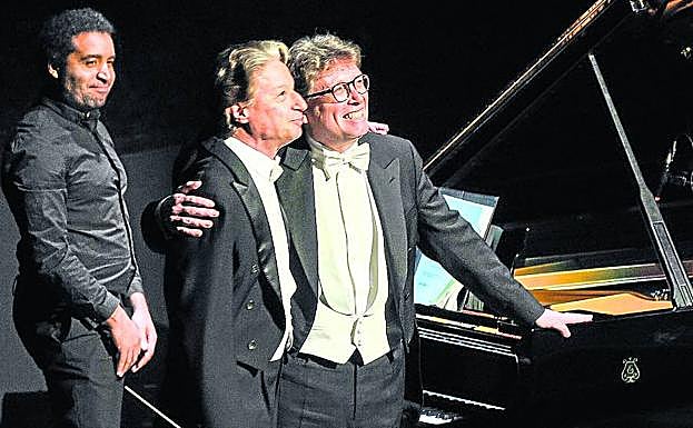El maestro Roberto Abbado y el pianista James Vaughan, ovacionados.