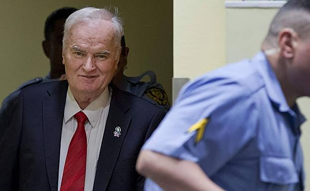 Cadena perpetua para Mladic por genocidio y crímenes de guerra