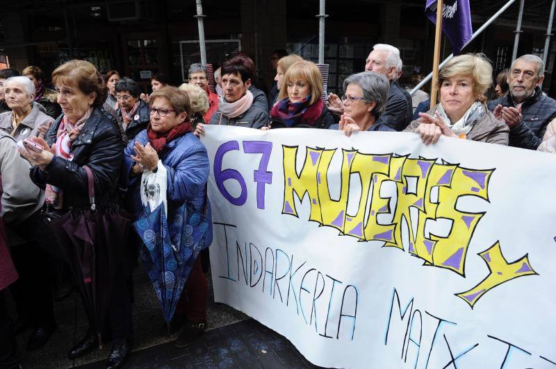 Decenas de personas participan en las concentraciones organizadas en Biizkaia contra las agresiones machistas