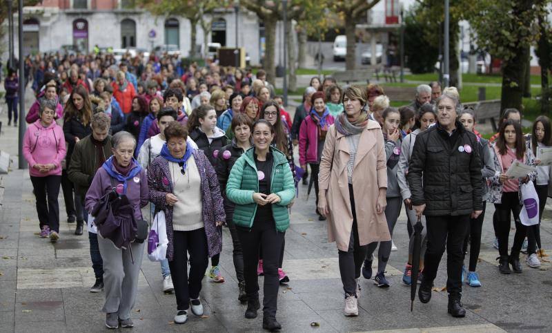 Decenas de personas participan en las concentraciones organizadas en Biizkaia contra las agresiones machistas