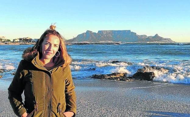 Ane Rodrigo, con Ciudad del Cabo a los pies de ‘Table Mountain’, al fondo.