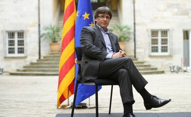Imagen de archivo de Puigdemont, durante una entrevista.