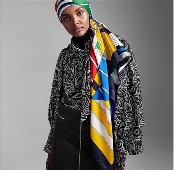 Halima Aden se ha convertido en la primera profesional de la pasarela musulmana que ha fichado por una agencia 'top'