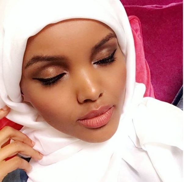 Halima Aden se ha convertido en la primera profesional de la pasarela musulmana que ha fichado por una agencia 'top'