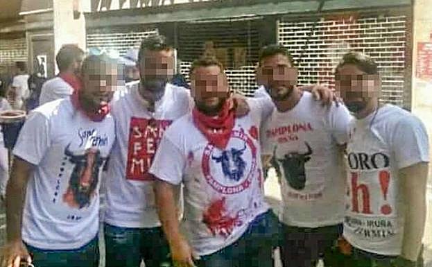 Los cinco miembros de 'la Manada', en los sanfermines. 