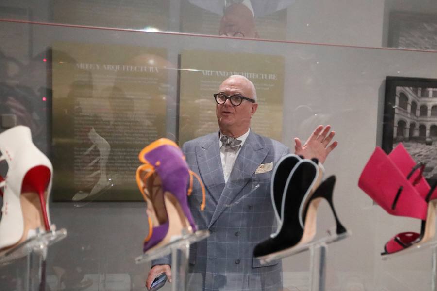 La exposición 'Manolo Blahník: El arte del zapato.' llega a Madrid