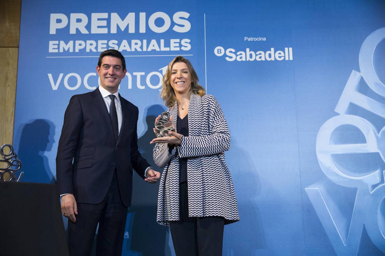 Fabricia Abreu (Iberdrola) recoge el galardón a la conciliación por apostar por la calidad de vida de sus empleados y compaginar trabajo con familia.