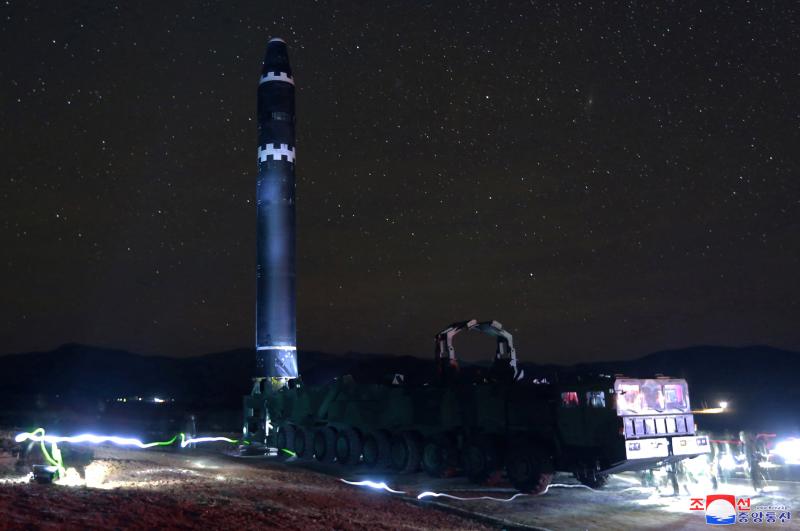 Imagen secundaria 2 - Corea del Norte presume de su último misil