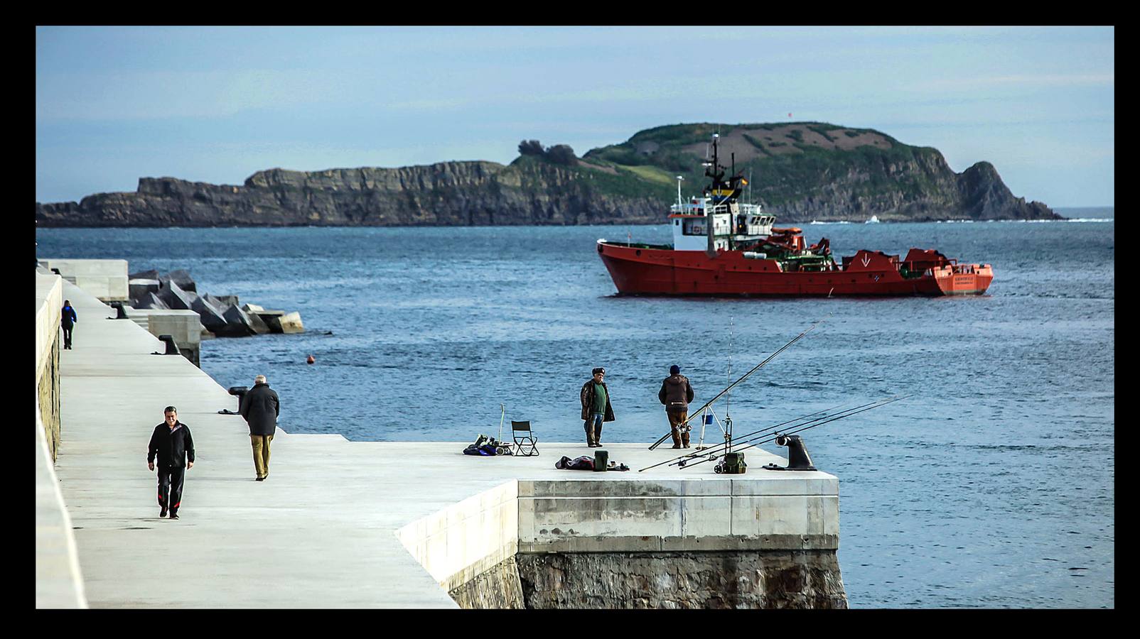 Un paseo por el rompeolas de Bermeo