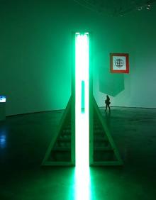 Imagen secundaria 2 - 'Colinas huecas nº 133', de Susana Solano; 'Ensayo de desocupación de la esfera', de Jorge Oteiza; 'Pasillo de luz verde', de Bruce Nauman.