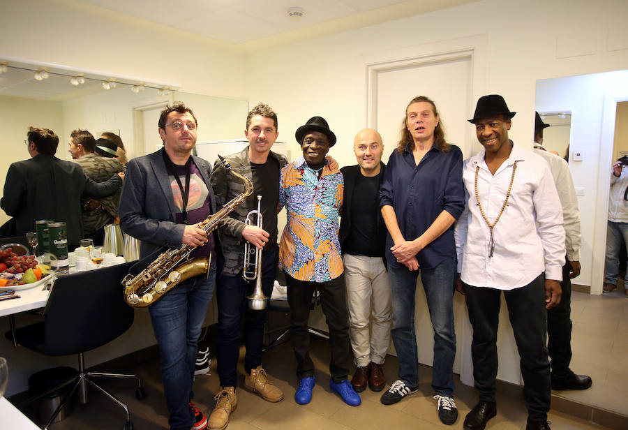 Yann Jankielewicz, Nicolas Giraud, Tony Allen, Mathias Allamane, Jeff Kellner y Jean-Philippe Dary.