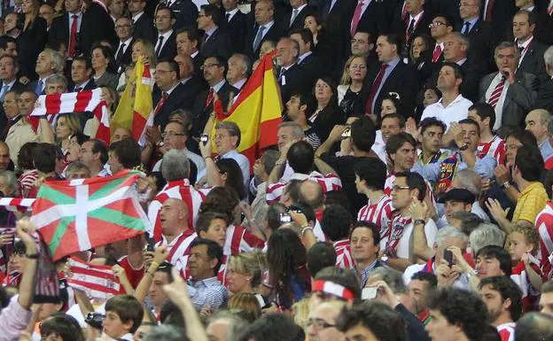 Los pitos ya se escucharon en la final de 2012 en el Calderón, que también disputaron Athletic y Barcelona.