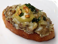 Canapé navideño de bacalao.