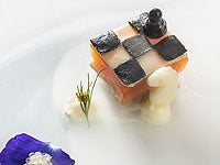 Canapé navideño de salmón.