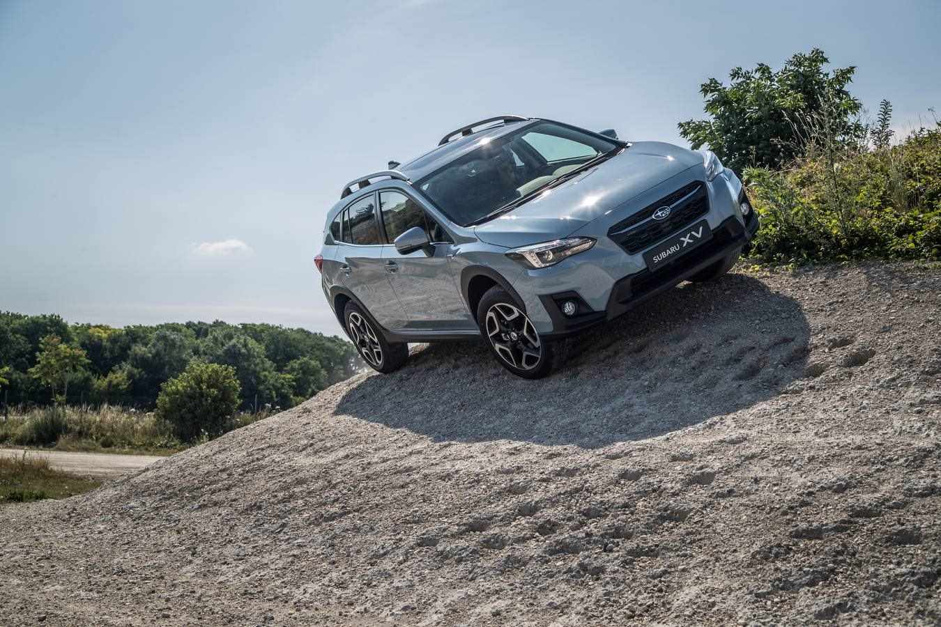 La segunda generación del Subaru XV empieza a venderse y las primeras unidades llegan a finales de año. Fiel a la tradición, equipa tracción a las cuatro ruedas, motor tipo bóxer y ahora solo se comercializa con cambio automático. La gama parte desde 21.900 euros que cuesta el 1.600.