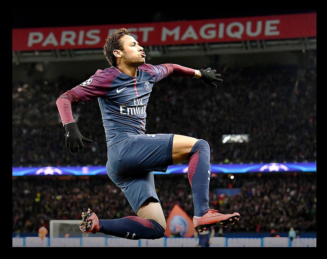 Noviembre 2017. Neymar, el jugador del Paris Saint Germain celebra su segundo gol durante el partido ante el Glasgow Celtic.