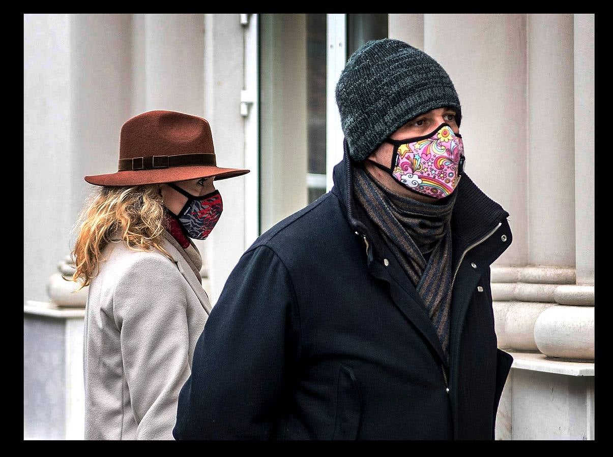 Skopie, la capital de Macedonia, es la ciudad europea más contaminada. La principal fuente de polución en el país balcánico procede de la congestión vial y del uso generalizado de cocinas con leña. Aunque gran parte los hogares consumen gas natural como calefacción, muchos todavía emplean madera u otros materiales para las estufas. Entre los más pobres, incluso se quema plástico, goma o neumáticos viejos. En otras ciudades las autoridades se han visto obligadas a suspender las clases en colegios guarderías e institutos, una medida de emergencia que se aplica por primera vez. La mala calidad del aire es responsable de 1.300 muertes al año.