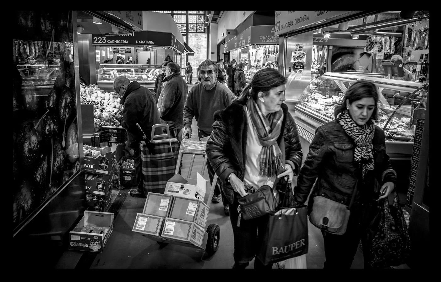 Una jornada del Mercado de la Ribera, en 20 imágenes