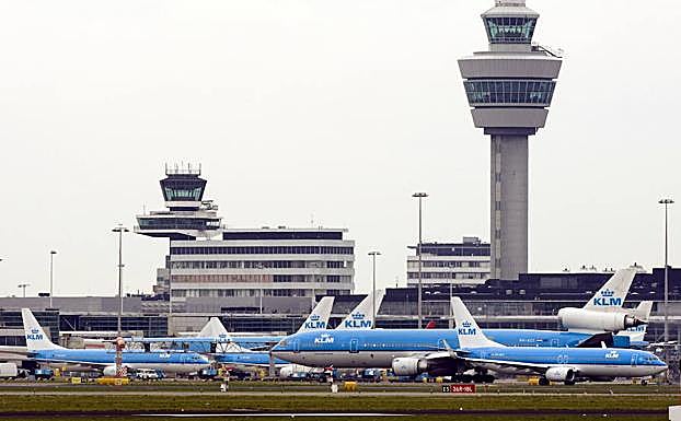 Imagen exterior del aeropuerto de Schiphol.
