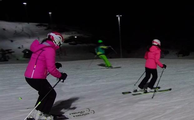 En Masella, son muchos los aficionados al esquí nocturno