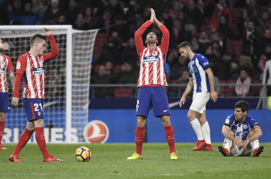 Un gol de Fernando Torres, que partió de suplente, a falta de 20 minutos para el final, dio la victoria al Atlético ante el Alavés en la jornada 16 de Liga.