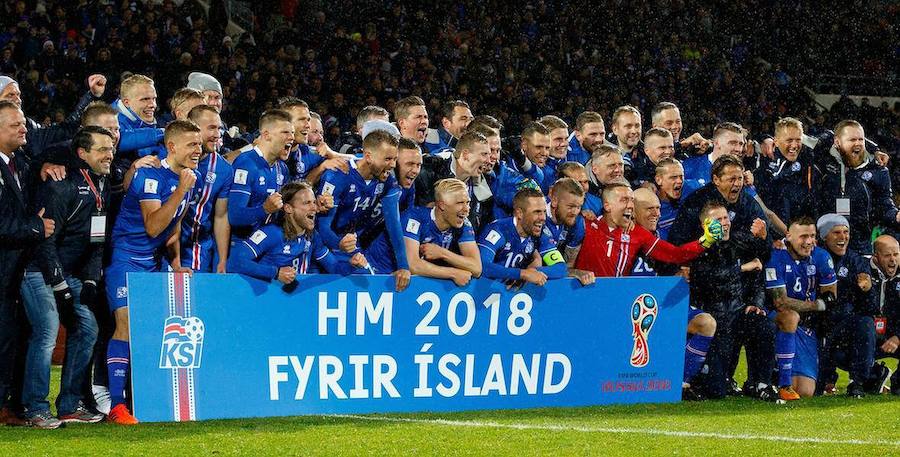 Islandia se convirtió en el país con menor número de habitantes que logra clasificarse para un Mundial. El combinado dirigido por Heimir Hallgrímsson hizo historia al vencer a Kosovo por 2-0 con goles de Sigurdsson y Gudmundsson y acabó primera de grupo.