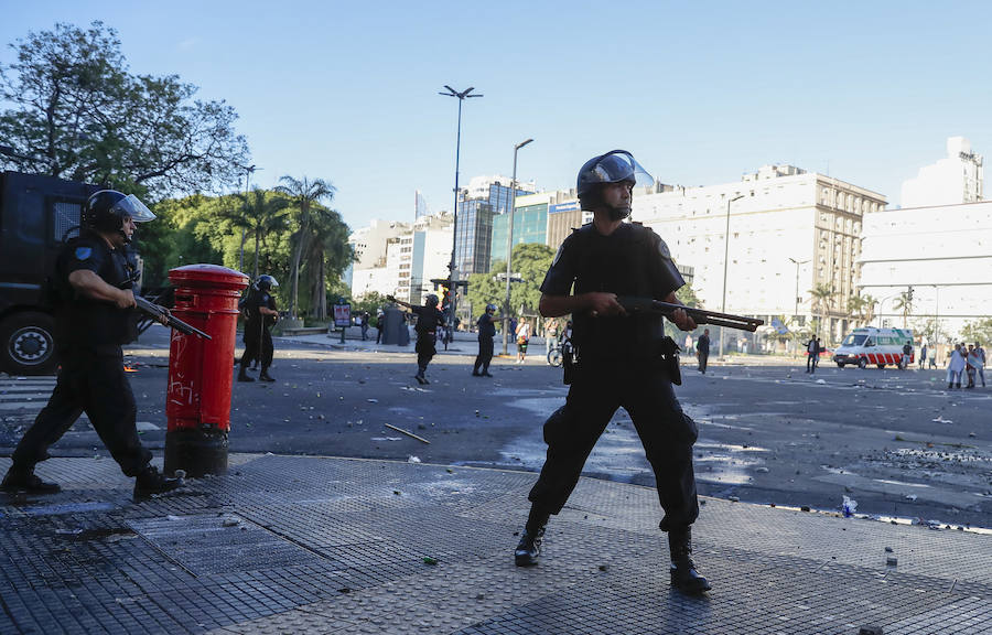 Al menos 109 personas resultaron heridas en el marco de una serie de disturbios durante las protestas registradas en las inmediaciones del Congreso, donde se está tramitando la reforma provisional del sistema de pensiones