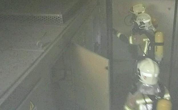 La dotación del parque de Miribilla sofoca las llamas.