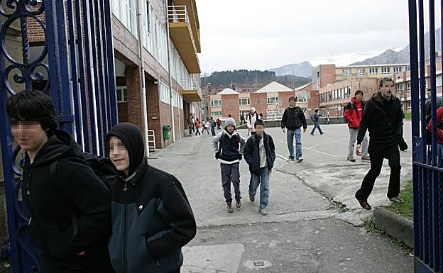 El patio del instituto se abrirá fuera del horario escolar. 