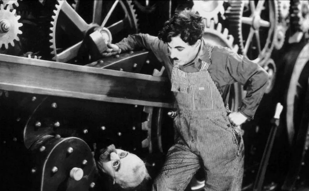 Charles Chaplin caracterizado como Charlot para la película 'Tiempos modernos' (1936).