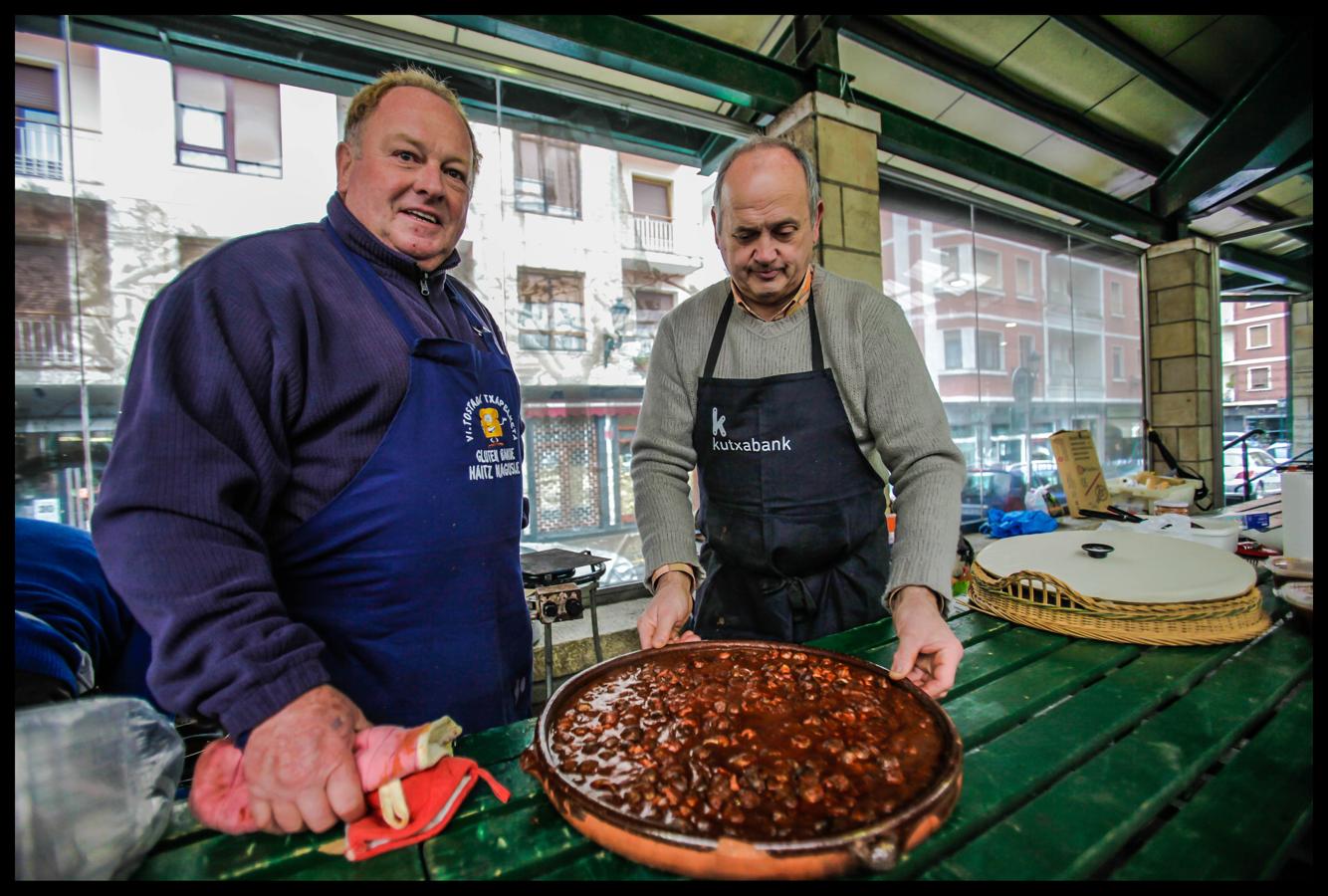 Los participantes han presentado sus deliciosos platos en el Concurso de caracoles de Euskadi y concurso de cazuela de caracol casera