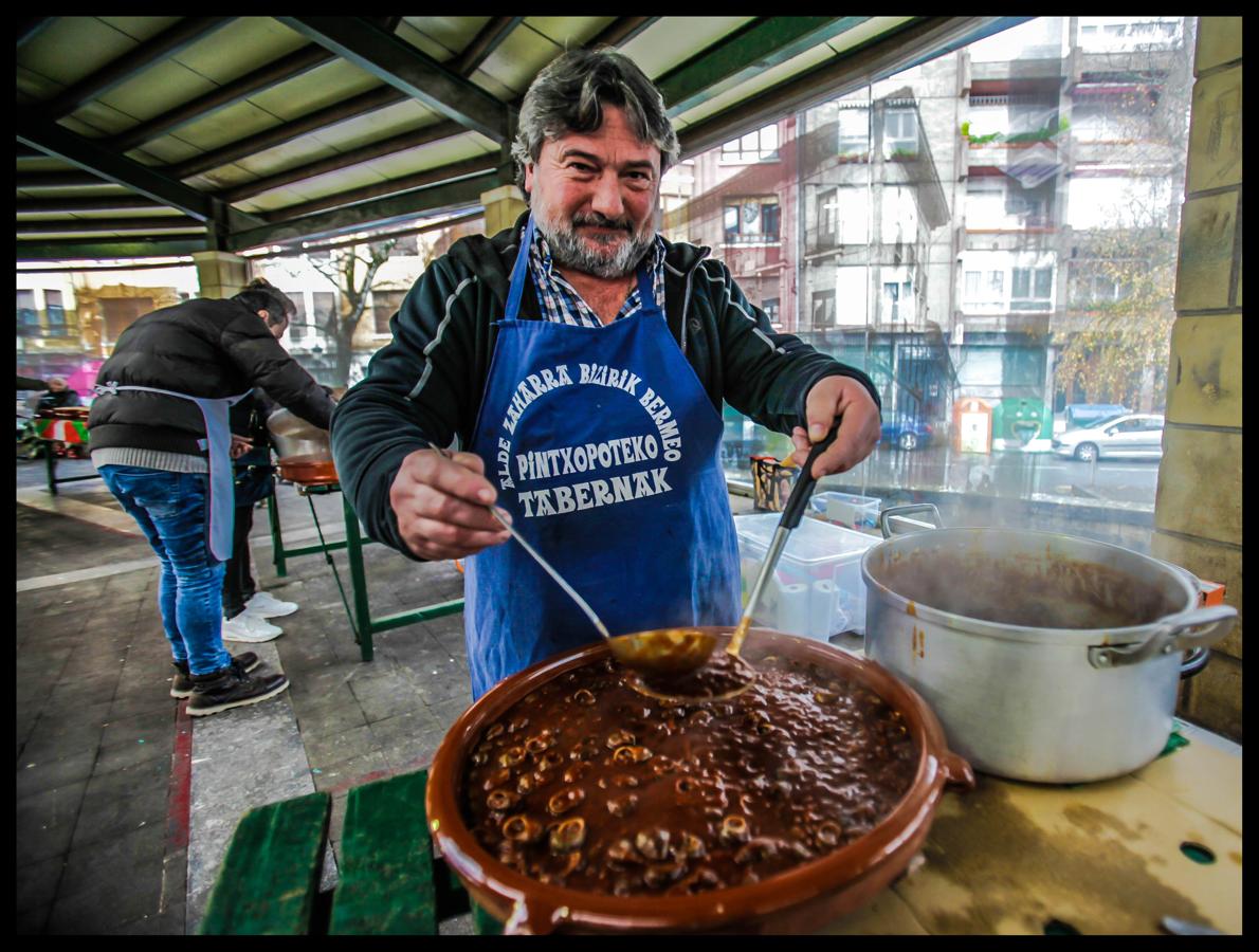 Los participantes han presentado sus deliciosos platos en el Concurso de caracoles de Euskadi y concurso de cazuela de caracol casera